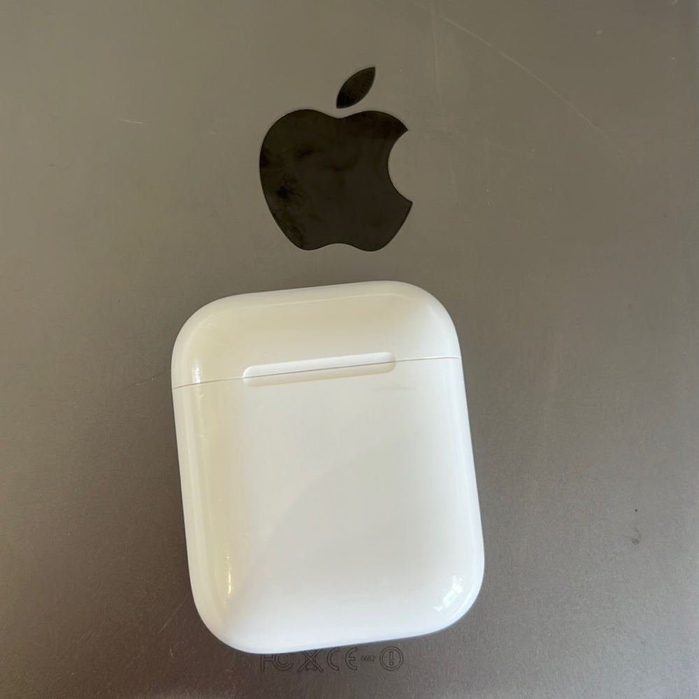 Apple Wireless Charging Case for AirPods 2nd generation
